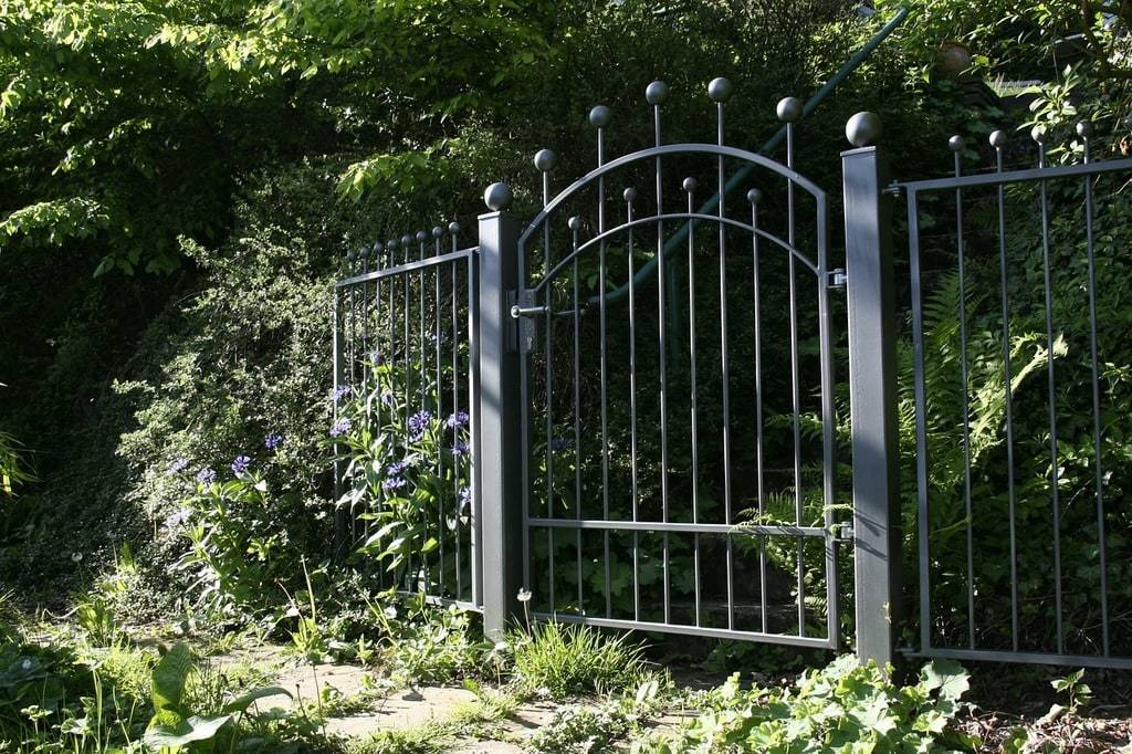 Avantages des portails en fer forgé ou en aluminium pour la sécurité