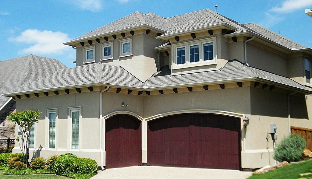 Les tendances pour des portes de garage modernes et pratiques